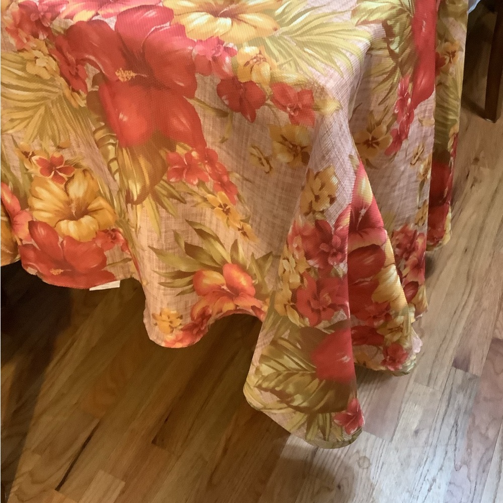 OUTSIDE ZIPPER ROUND FLORAL TABLECLOTH